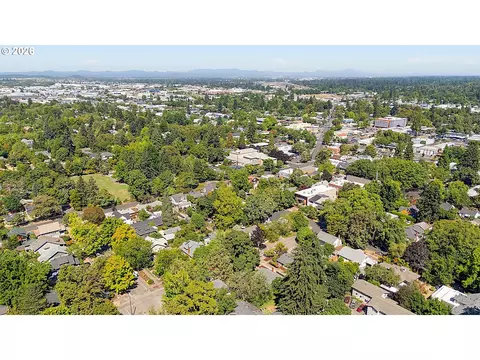 View/Area - 945 Madison St, Eugene, OR 97402 photo 6 of 6
