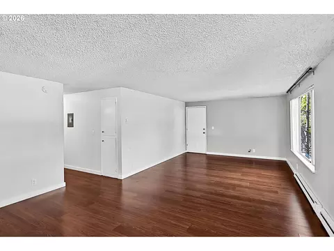 Living - 945 Madison St, Eugene, OR 97402 photo 1 of 8
