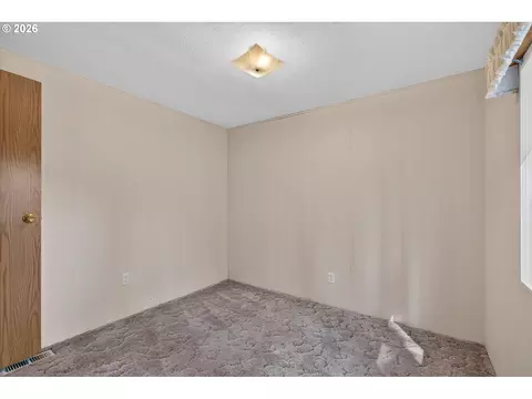 Bedroom - 105 E Mt View Est, Sumpter, OR 97877 photo 1 of 4