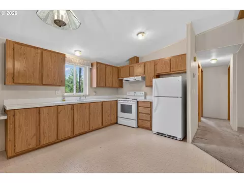 Kitchen - 105 E Mt View Est, Sumpter, OR 97877 photo 1 of 2