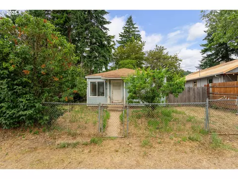 206 NE Laurel Ave, Myrtle Creek, OR 97457