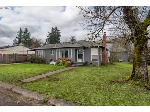575 W Center St, Roseburg, OR 97471