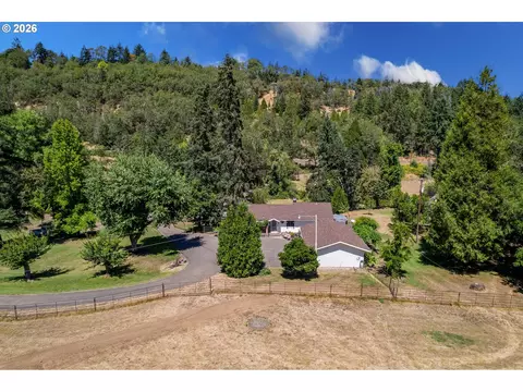 604 Woodruff Rd, Roseburg, OR 97471