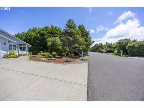 Exterior - 4805 Cloudcroft Ln, Florence, OR 97439 photo 7 of 8
