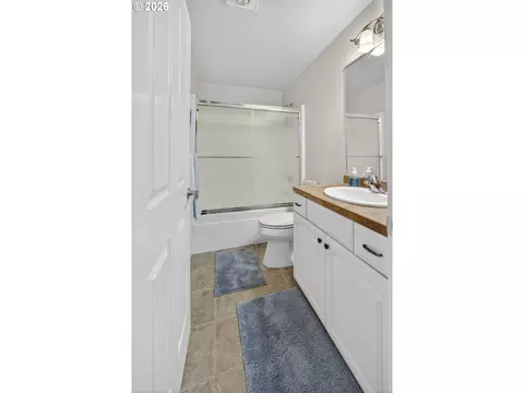 Bath - 4805 Cloudcroft Ln, Florence, OR 97439 photo 4 of 5