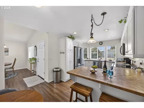Kitchen - 4805 Cloudcroft Ln, Florence, OR 97439 photo 1 of 6