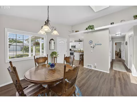 Dining - 4805 Cloudcroft Ln, Florence, OR 97439 photo 2 of 2