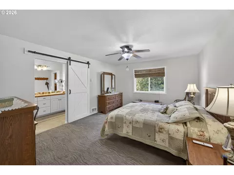 Bedroom - 4805 Cloudcroft Ln, Florence, OR 97439 photo 1 of 4