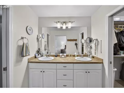 Bath - 4805 Cloudcroft Ln, Florence, OR 97439 photo 1 of 5