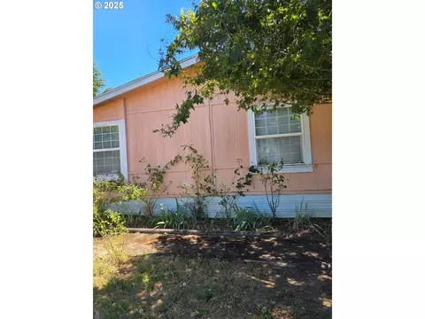 550 S State St #49, Sutherlin, OR 97479