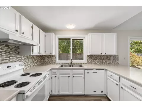 Kitchen - 1480 S Alpine St, Cornelius, OR 97113 photo 1 of 5
