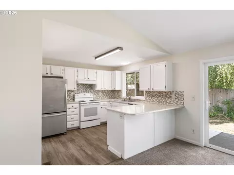 Kitchen - 1480 S Alpine St, Cornelius, OR 97113 photo 4 of 5