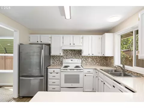 Kitchen - 1480 S Alpine St, Cornelius, OR 97113 photo 3 of 5