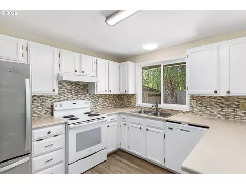 Kitchen - 1480 S Alpine St, Cornelius, OR 97113 photo 2 of 5