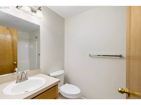 Bath - 1480 S Alpine St, Cornelius, OR 97113 photo 2 of 3
