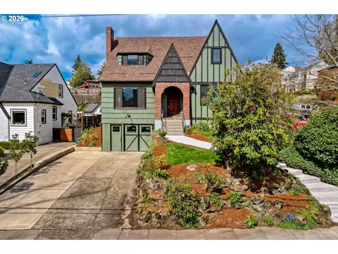 3235 NE Klickitat St, Portland, OR 97212