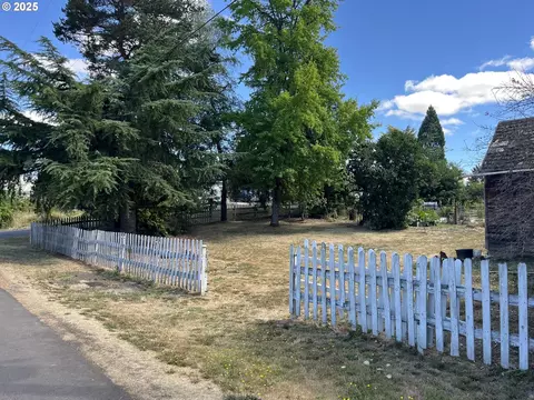 107 W Adams #2, Carlton, OR 97111