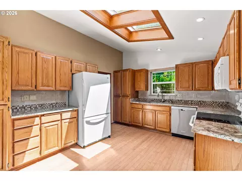 Kitchen - 1572 Happy Ln, Eugene, OR 97401 photo 2 of 3