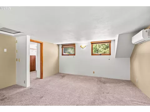 Bedroom - 1572 Happy Ln, Eugene, OR 97401 photo 3 of 4