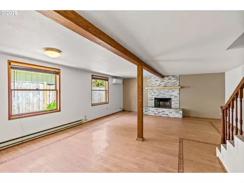 Living - 1572 Happy Ln, Eugene, OR 97401 photo 4 of 6
