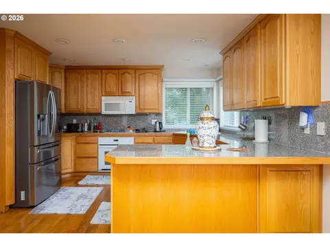 Kitchen - 5435 SE Old Woods Loop, Gresham, OR 97080 photo 1 of 4