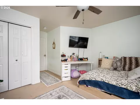 Bedroom - 5435 SE Old Woods Loop, Gresham, OR 97080 photo 5 of 8