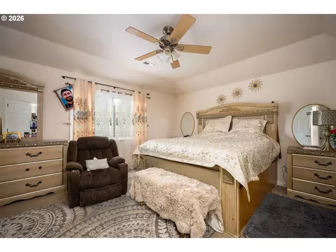 Bedroom - 5435 SE Old Woods Loop, Gresham, OR 97080 photo 1 of 8