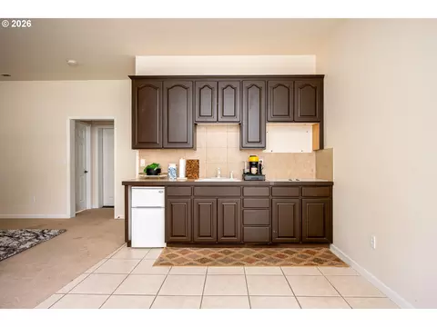 Kitchen - 5435 SE Old Woods Loop, Gresham, OR 97080 photo 4 of 4