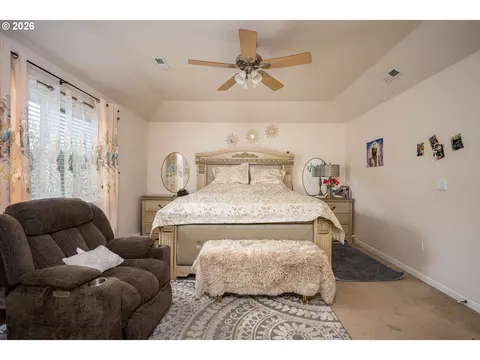 Bedroom - 5435 SE Old Woods Loop, Gresham, OR 97080 photo 2 of 8