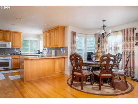 Dining - 5435 SE Old Woods Loop, Gresham, OR 97080 photo 3 of 3