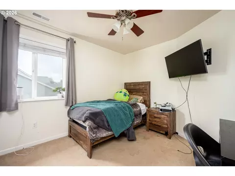 Bedroom - 5435 SE Old Woods Loop, Gresham, OR 97080 photo 6 of 8