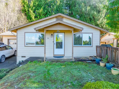 36 N Vernon St, Coquille, OR 97423