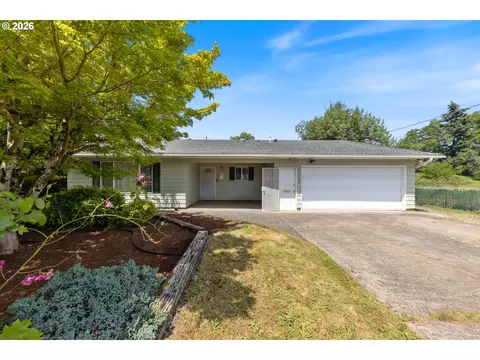 1025 N 3rd St, Woodburn, OR 97071