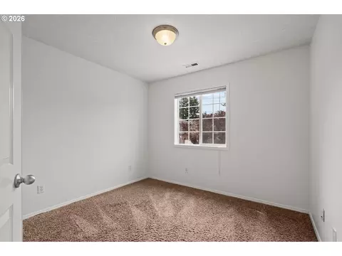 Bedroom - 1753 NW Wonderview Ave, Gresham, OR 97030 photo 4 of 8