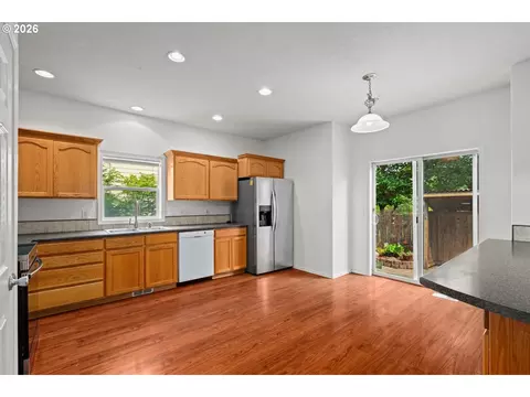 Kitchen - 1753 NW Wonderview Ave, Gresham, OR 97030 photo 2 of 4