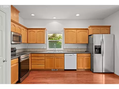 Kitchen - 1753 NW Wonderview Ave, Gresham, OR 97030 photo 3 of 4