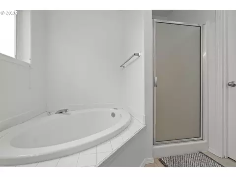 Bath - 1753 NW Wonderview Ave, Gresham, OR 97030 photo 4 of 4