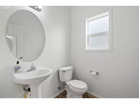 Bath - 1753 NW Wonderview Ave, Gresham, OR 97030 photo 1 of 4