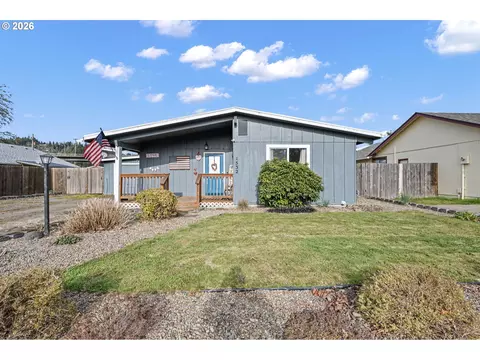 1532 E Chamberlain Ave, Cottage Grove, OR 97424
