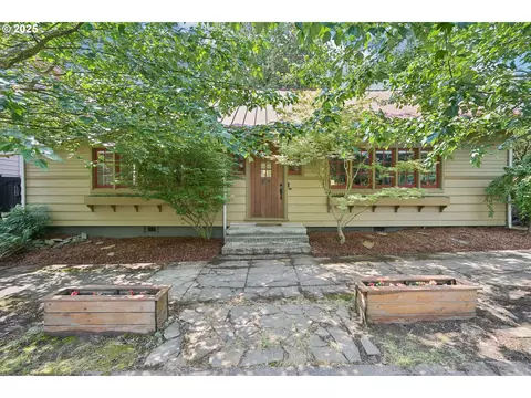 116 SW Meade St, Portland, OR 97201