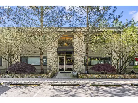 1500 SW Skyline Blvd #16, Portland, OR 97221