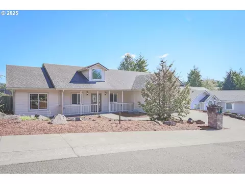 2222 Primrose Ln, Florence, OR 97439