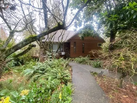 887 6th St, Lake Oswego, OR 97034