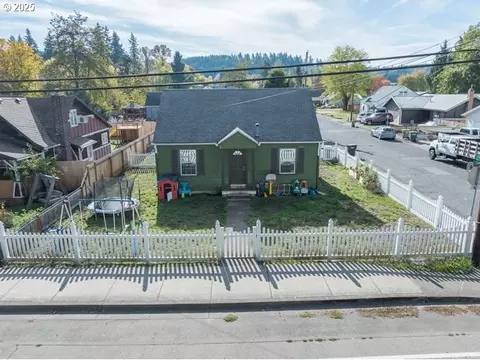 2303 Long St, Sweet Home, OR 97386
