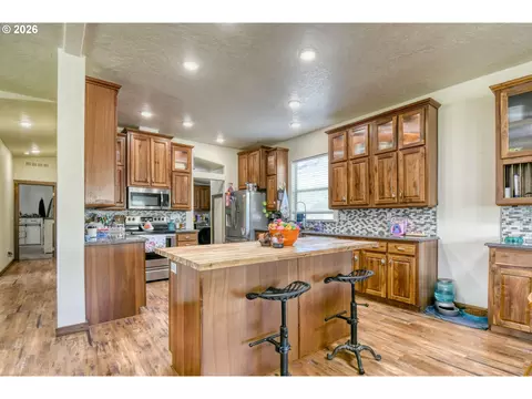 2221 NW Furnish Ave, Pendleton, OR 97801 photo 11