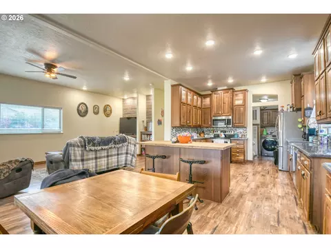 2221 NW Furnish Ave, Pendleton, OR 97801 photo 8