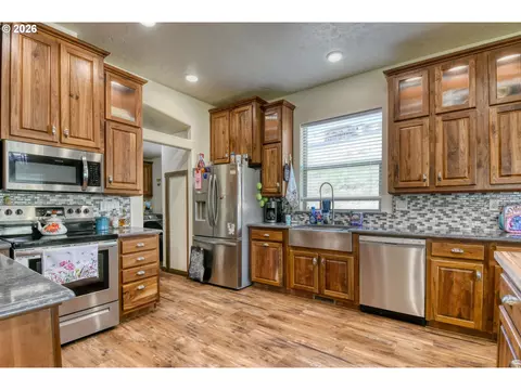 2221 NW Furnish Ave, Pendleton, OR 97801 photo 12