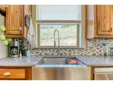 2221 NW Furnish Ave, Pendleton, OR 97801 photo 13