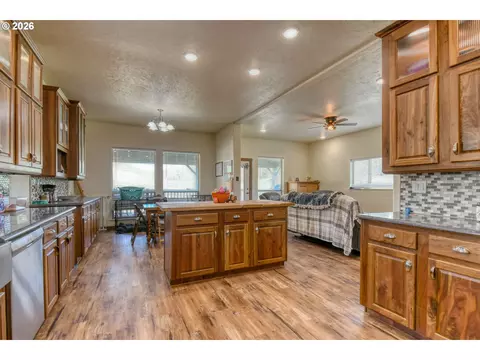 2221 NW Furnish Ave, Pendleton, OR 97801 photo 9