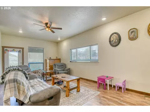 2221 NW Furnish Ave, Pendleton, OR 97801 photo 7